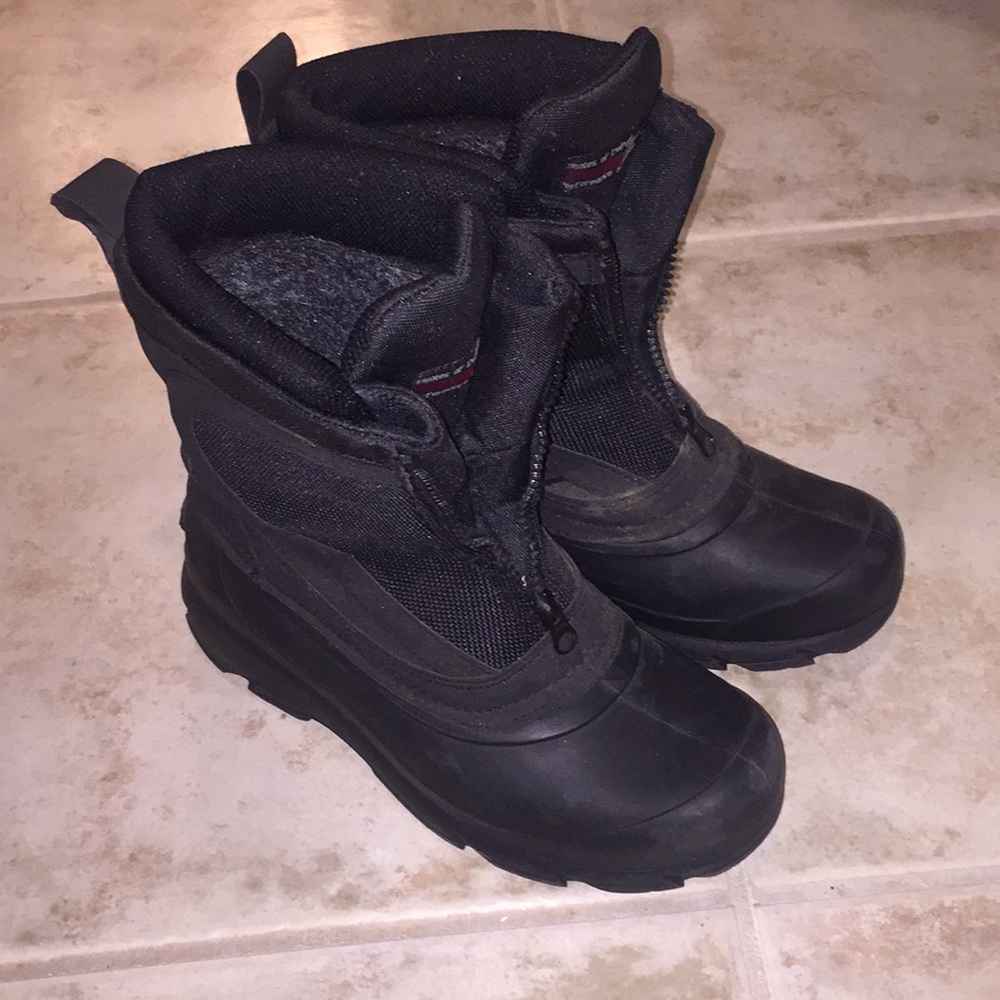 Snow boots